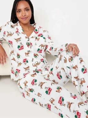 Old Navy Flannel Pajama Set (Reindeers)